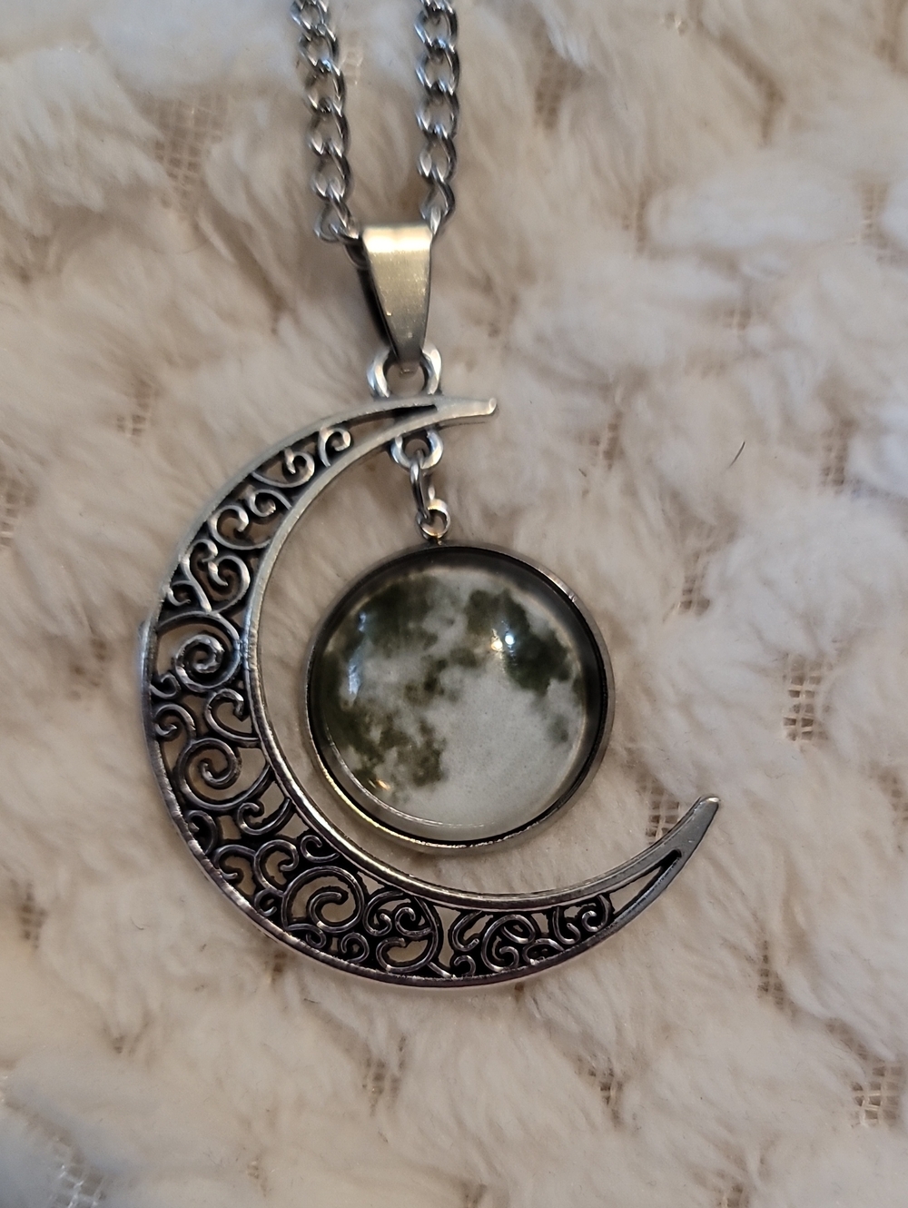 Moon Filigree Pendant Necklace in Silver with Green Moonstone